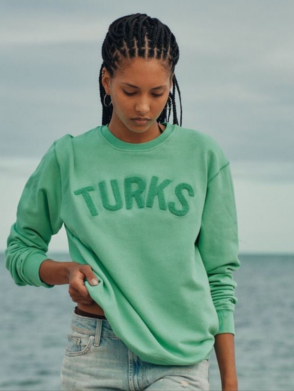 OKAICOS Bright Teal Turks Embroidered Crewneck M